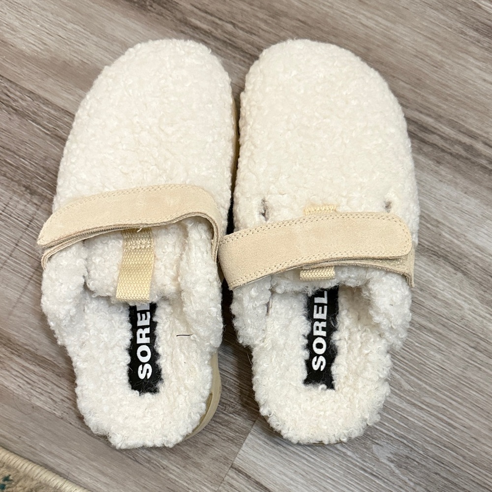 Sorel Cream Sherpa Clog Slippers with Adjustable Strap. Sz 6.5. EUC